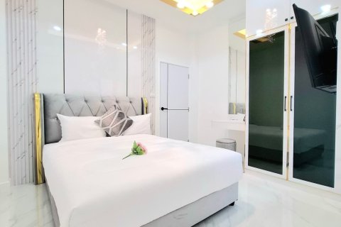 Villa in Pattaya, Thailand 3 bedrooms № 147835 - photo 13