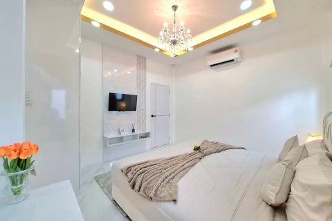 Villa in Pattaya, Thailand 3 bedrooms № 147835 - photo 11