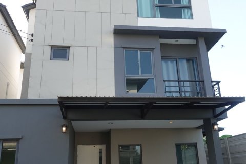 Дом в Правете, Бангкок, Таиланд с 4 спальнями  № 153328