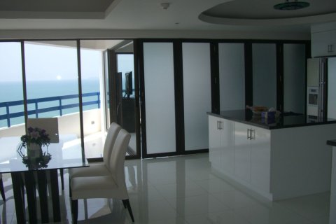 Penthouse in Pattaya, Thailand 3 bedrooms № 153326 - photo 10