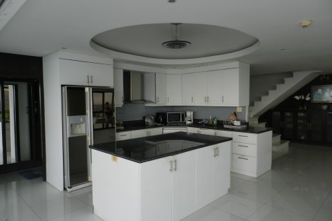 Penthouse in Pattaya, Thailand 3 bedrooms № 153326 - photo 11