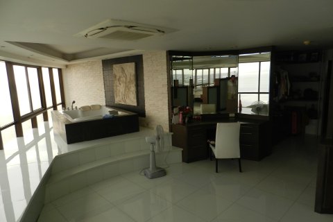 Penthouse in Pattaya, Thailand 3 bedrooms № 153326 - photo 16