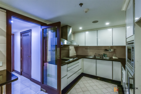 Condo in Bangkok, Thailand, 3 bedrooms  № 185316 - photo 3