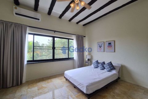 House in Pattaya, Thailand 4 bedrooms № 196970 - photo 27