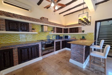 House in Pattaya, Thailand 4 bedrooms № 196970 - photo 13