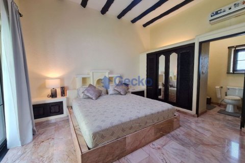 House in Pattaya, Thailand 4 bedrooms № 196970 - photo 20