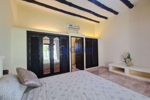 House in Pattaya, Thailand 4 bedrooms № 196970 - photo 19