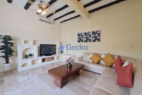 House in Pattaya, Thailand 4 bedrooms № 196970 - photo 11