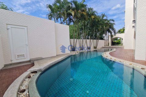 House in Pattaya, Thailand 4 bedrooms № 196970 - photo 3