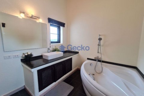 House in Pattaya, Thailand 4 bedrooms № 196970 - photo 24