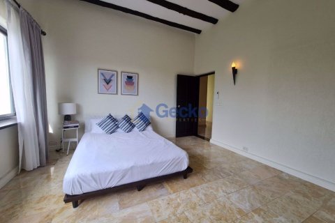 House in Pattaya, Thailand 4 bedrooms № 196970 - photo 29