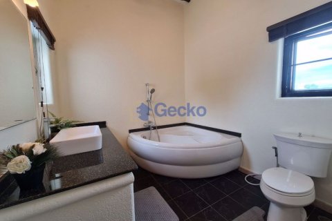 House in Pattaya, Thailand 4 bedrooms № 196970 - photo 22