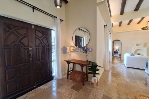 House in Pattaya, Thailand 4 bedrooms № 196970 - photo 7