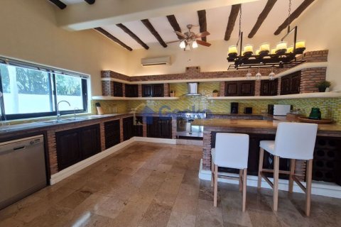 House in Pattaya, Thailand 4 bedrooms № 196970 - photo 12