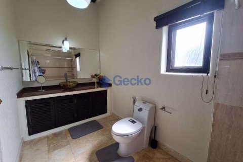 House in Pattaya, Thailand 4 bedrooms № 196970 - photo 30
