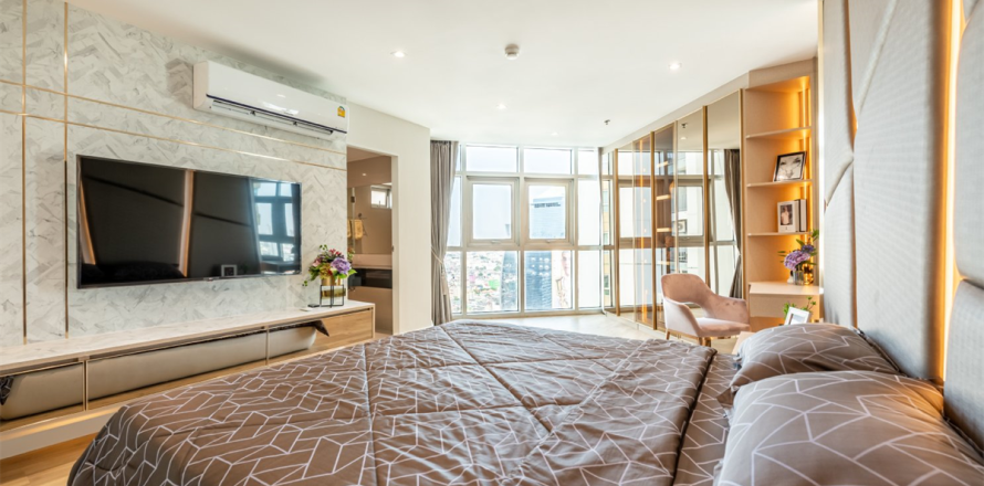 Condo in Bangkok, Thailand, 3 bedrooms  № 184780