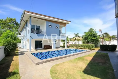 Casa de 5 dormitorios en Pattaya, Tailandia № 211988 - foto 8