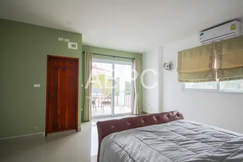 Casa de 5 dormitorios en Pattaya, Tailandia № 211988 - foto 4