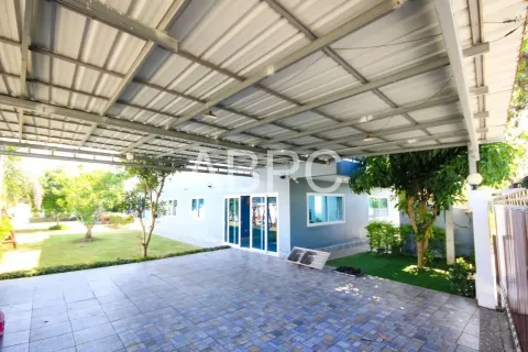 Casa de 5 dormitorios en Pattaya, Tailandia № 211988 - foto 9