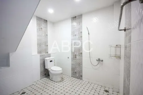 Casa de 5 dormitorios en Pattaya, Tailandia № 211988 - foto 3