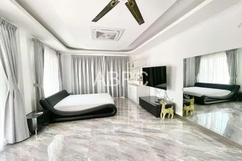 Casa de 4 dormitorios en Pattaya, Tailandia № 211990 - foto 11
