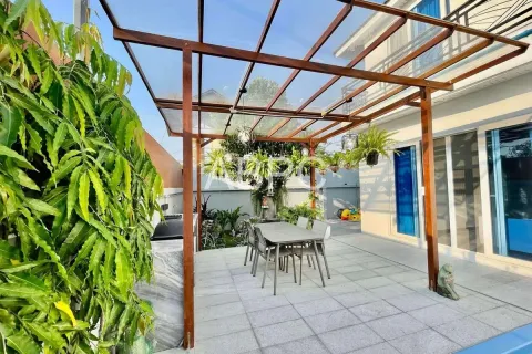 Casa de 4 dormitorios en Pattaya, Tailandia № 211990 - foto 7