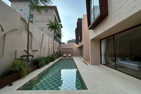 Casa de 5 dormitorios en Pattaya, Tailandia № 211991 - foto 8