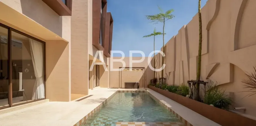 Casa de 5 dormitorios en Pattaya, Tailandia № 211991