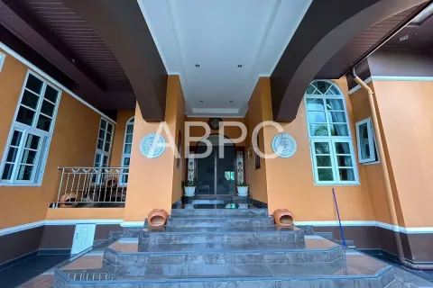 Casa de 5 dormitorios en Pattaya, Tailandia № 211989 - foto 22