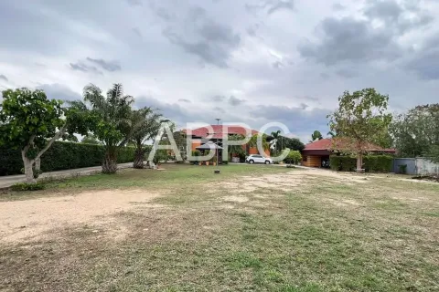 Casa de 5 dormitorios en Pattaya, Tailandia № 211989 - foto 8