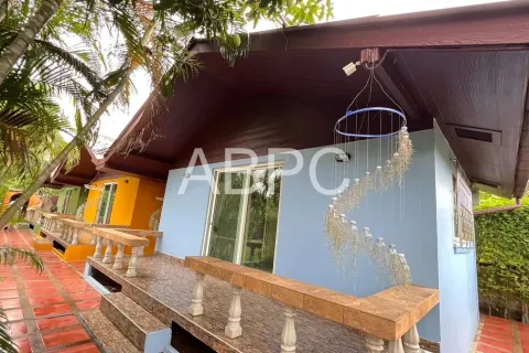 Casa de 5 dormitorios en Pattaya, Tailandia № 211989 - foto 6