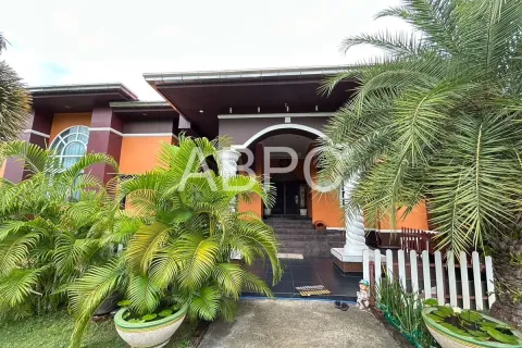 Casa de 5 dormitorios en Pattaya, Tailandia № 211989 - foto 9