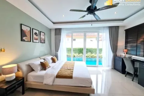 Casa de 4 dormitorios en Pattaya, Tailandia № 211993 - foto 3