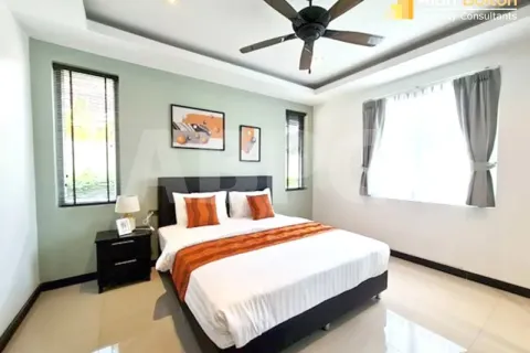 Casa de 4 dormitorios en Pattaya, Tailandia № 211993 - foto 4