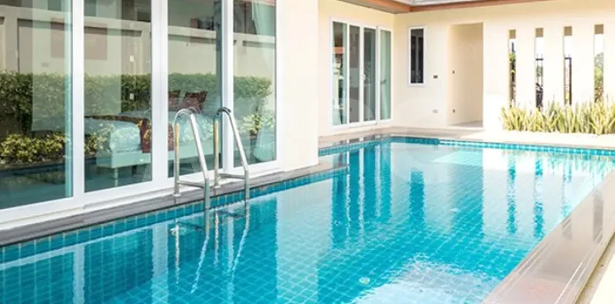 Casa de 4 dormitorios en Pattaya, Tailandia № 211993