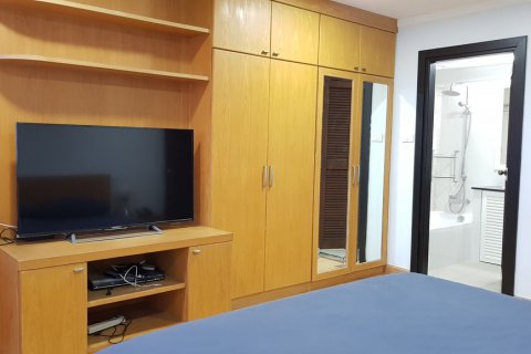 Condo in Bangkok, Thailand, 2 bedrooms  № 143889 - photo 10