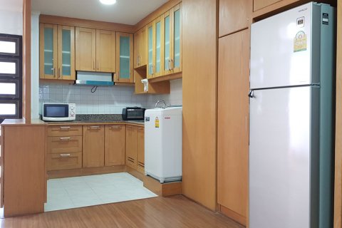 Condo in Bangkok, Thailand, 2 bedrooms  № 143889 - photo 4