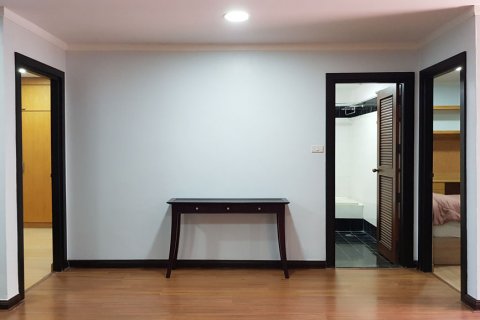 Condo in Bangkok, Thailand, 2 bedrooms  № 143889 - photo 6