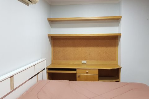 Condo in Bangkok, Thailand, 2 bedrooms  № 143889 - photo 8