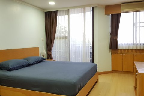 Condo in Bangkok, Thailand, 2 bedrooms  № 143889 - photo 9