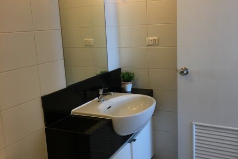 Condo à Phra Khanong, Bangkok, Thaïlande, 1 chambre  № 143888 - photo 5