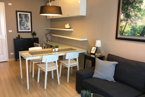 Condo à Phra Khanong, Bangkok, Thaïlande, 1 chambre  № 143888 - photo 2