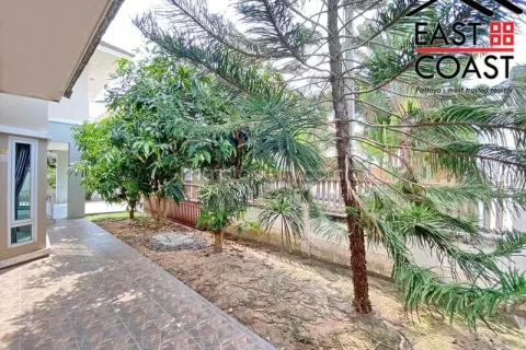 Casa de 4 dormitorios en Pattaya, Tailandia № 213839 - foto 3