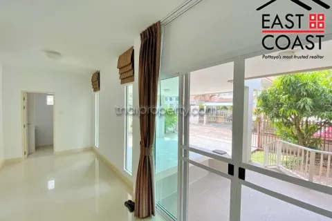 Casa de 4 dormitorios en Pattaya, Tailandia № 213839 - foto 5