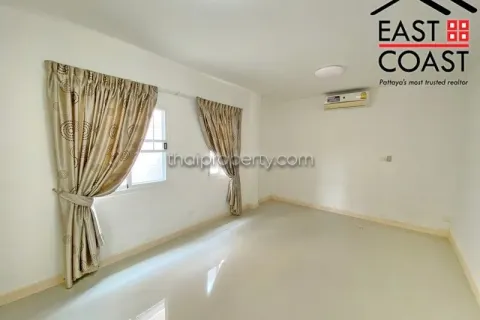 Casa de 4 dormitorios en Pattaya, Tailandia № 213839 - foto 9