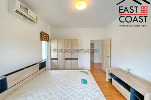Casa de 4 dormitorios en Pattaya, Tailandia № 213839 - foto 16