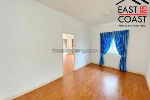 Casa de 4 dormitorios en Pattaya, Tailandia № 213839 - foto 14