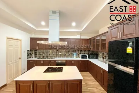 Casa de 4 dormitorios en Pattaya, Tailandia № 213839 - foto 11