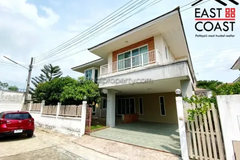 Casa de 4 dormitorios en Pattaya, Tailandia № 213839 - foto 1