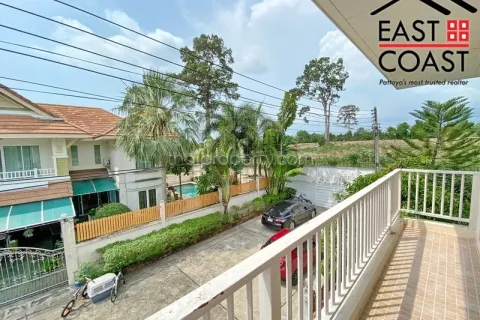 Casa de 4 dormitorios en Pattaya, Tailandia № 213839 - foto 2